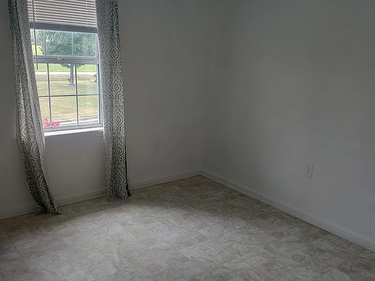 414 S Longstreet Rd E #8 — Photo 3