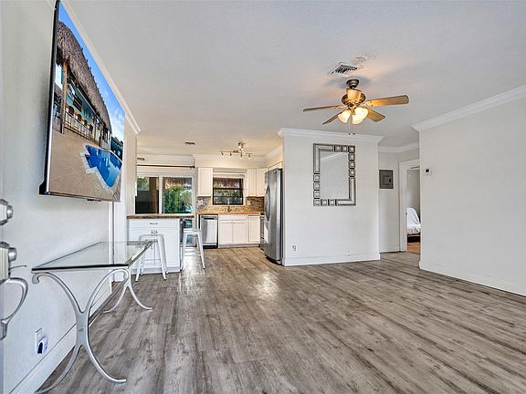 5th image of 4221 NE 13th Avenue