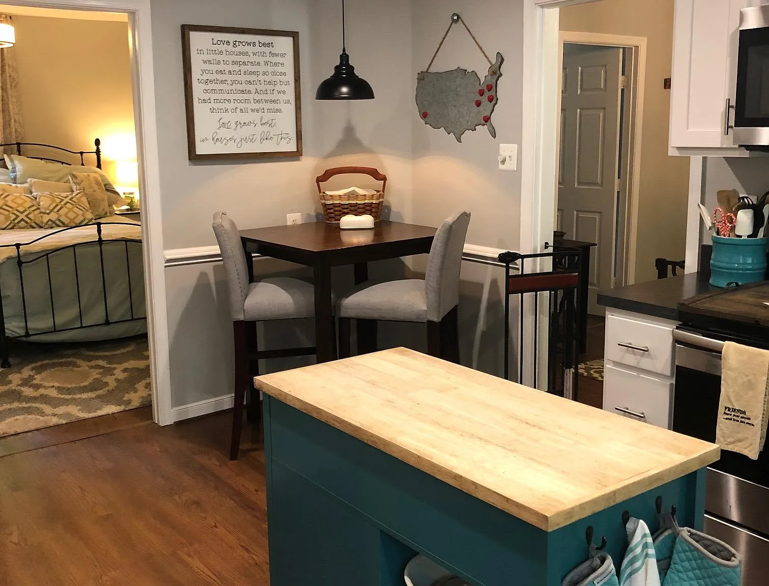 3 bed, 1035 sqft, $2,100 — Photo 4
