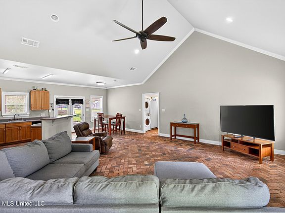 5th image of 1200 Taranto St