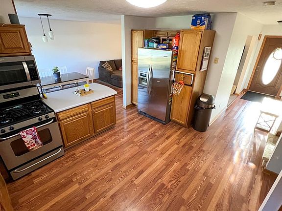 3rd image of 612 Carmen Pl
