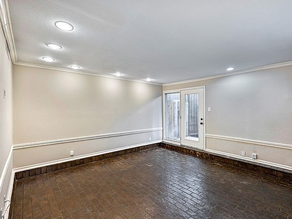 3rd image of 1122 Autrey St APT 5