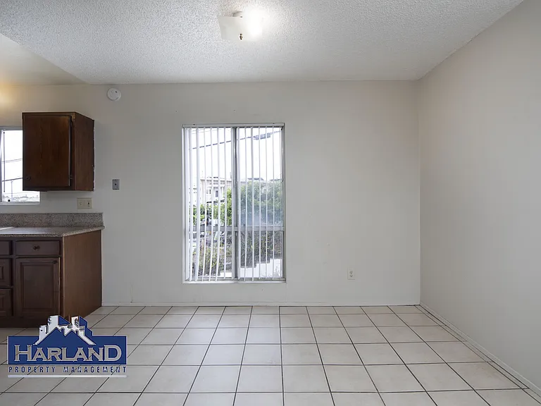 4304 51st St #9 — Photo 5
