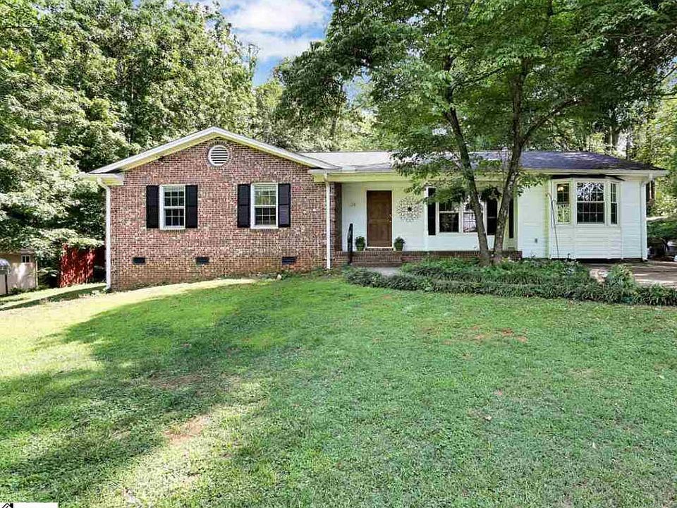 1st image of 28 Fairford Cir