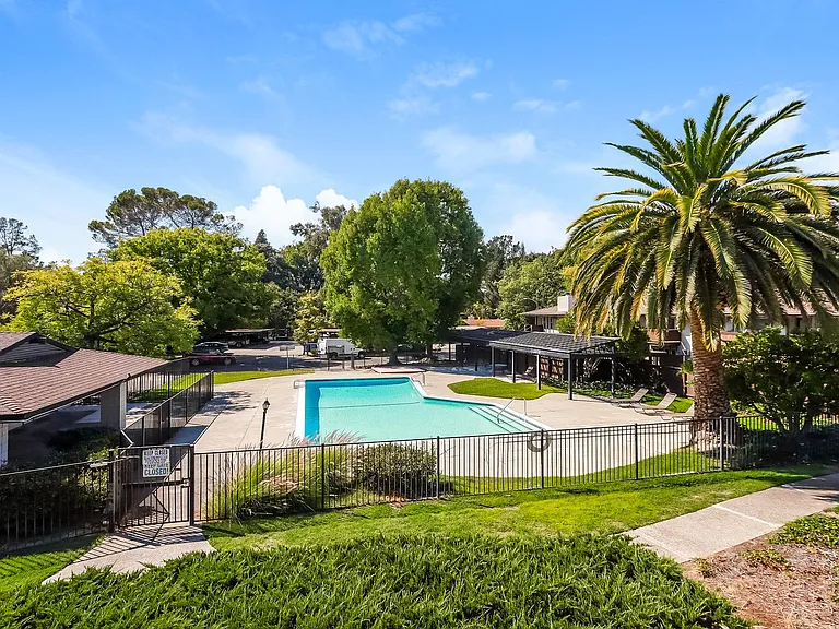 Beautiful, Quiet Community - Just Minutes from Downtown Walnut Creek — Photo 22