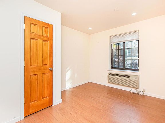 4th image of 146 Van Cortlandt Park S APT 2F