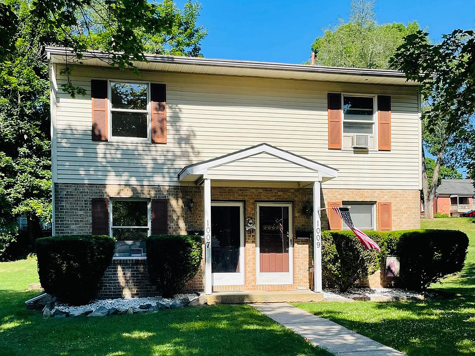 1st image of 1007 Saint Clair St