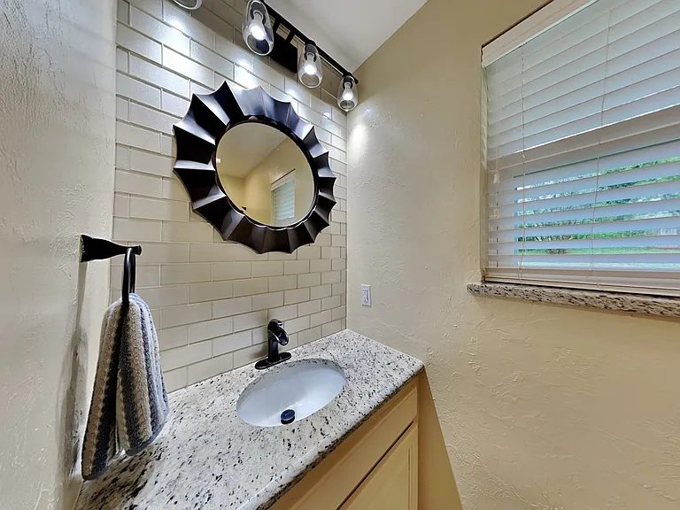 908 East Dr — Photo 21