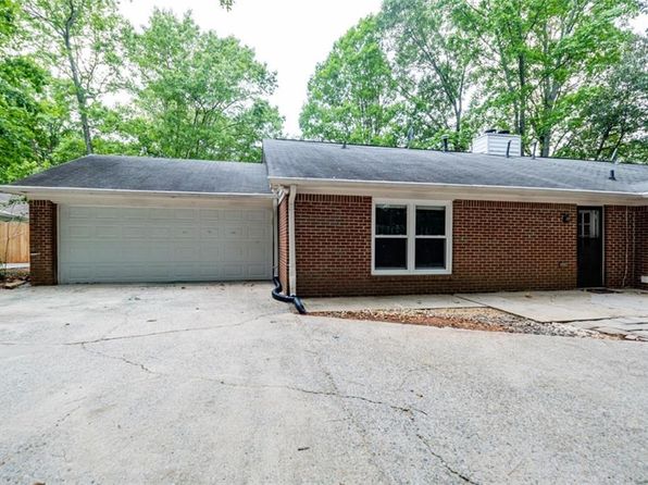 2496 Leeshire Rd, Tucker, GA 30084