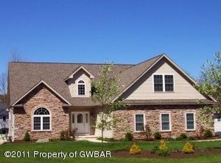 228 Circle Dr, Mountain Top, PA 18707