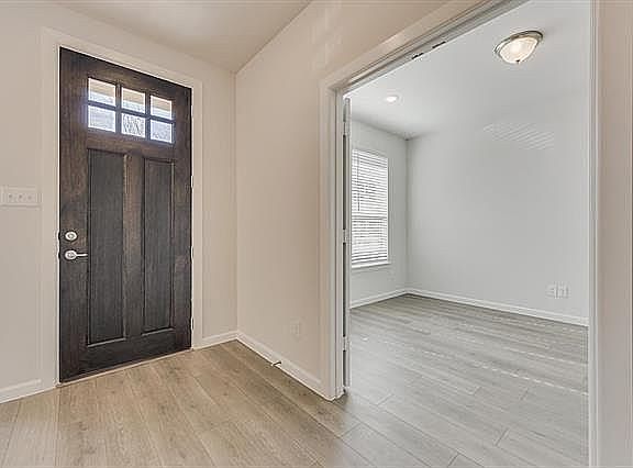 3rd image of 1100 Coralberry Dr