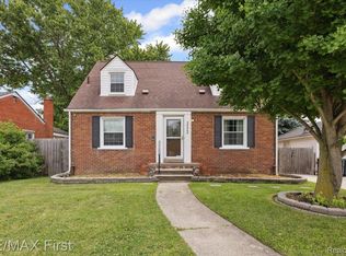 24360 Grove Ave, Eastpointe, MI 48021