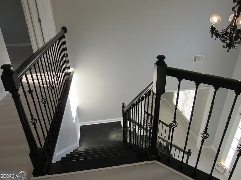 305 Sunderland Cir — Photo 38