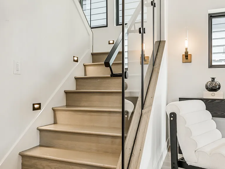 2058 Carrollton Ave — Photo 23