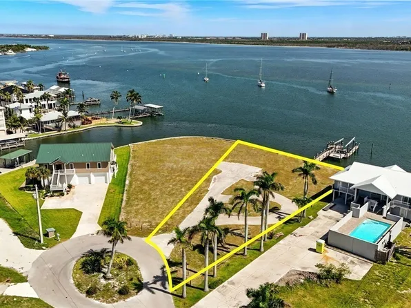 655 Matanzas Ct, Fort Myers Beach, FL 33931