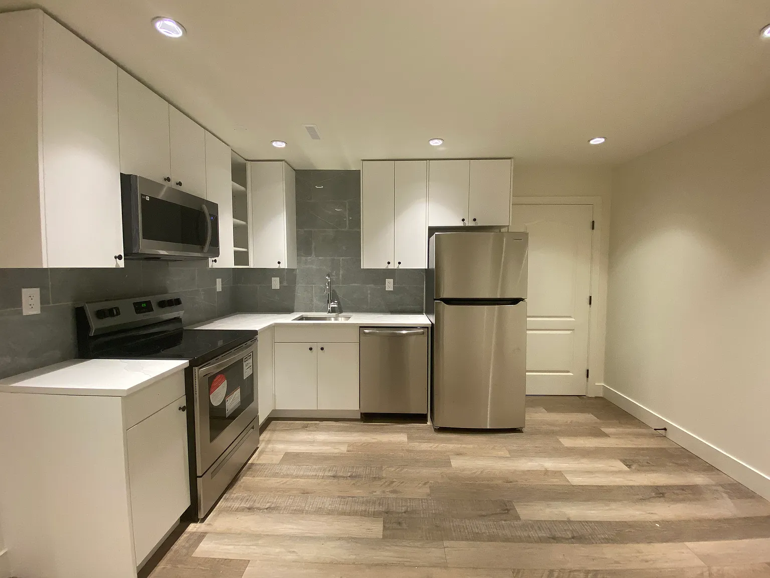 2 bed, 700 sqft, $1,450 — Photo 3