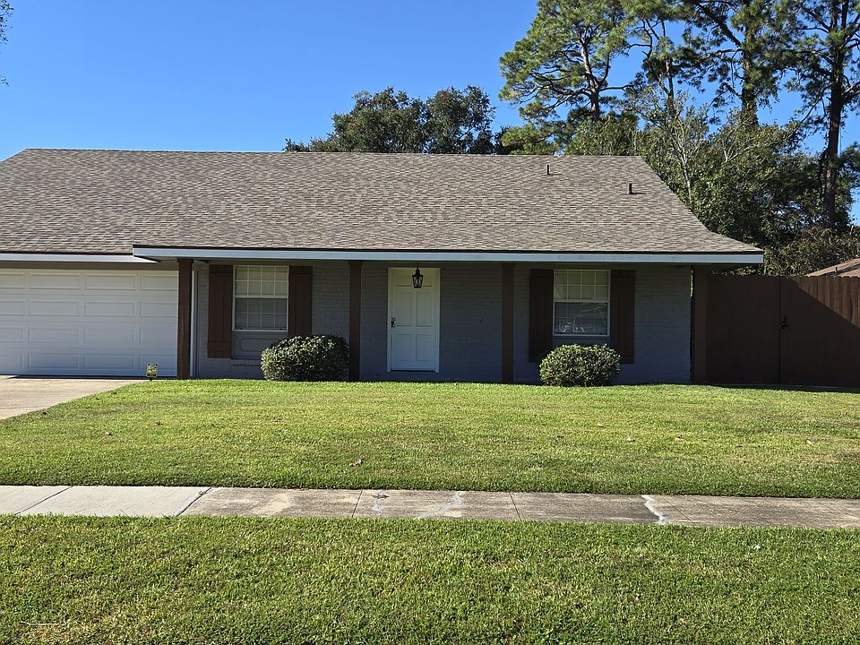 1st image of 210 Elmwood Dr
