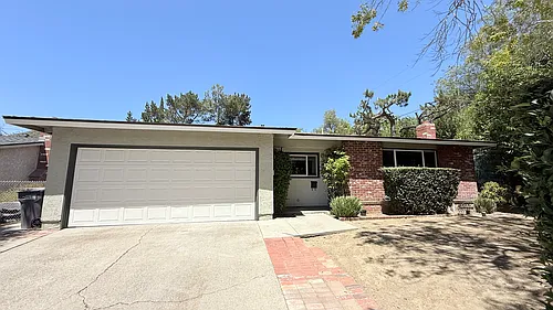 550 Highland Dr Photo 1