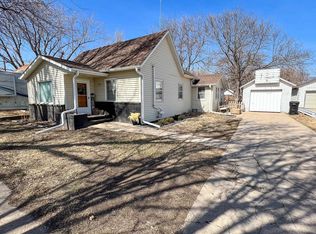 908 1st St, Alma, NE 68920