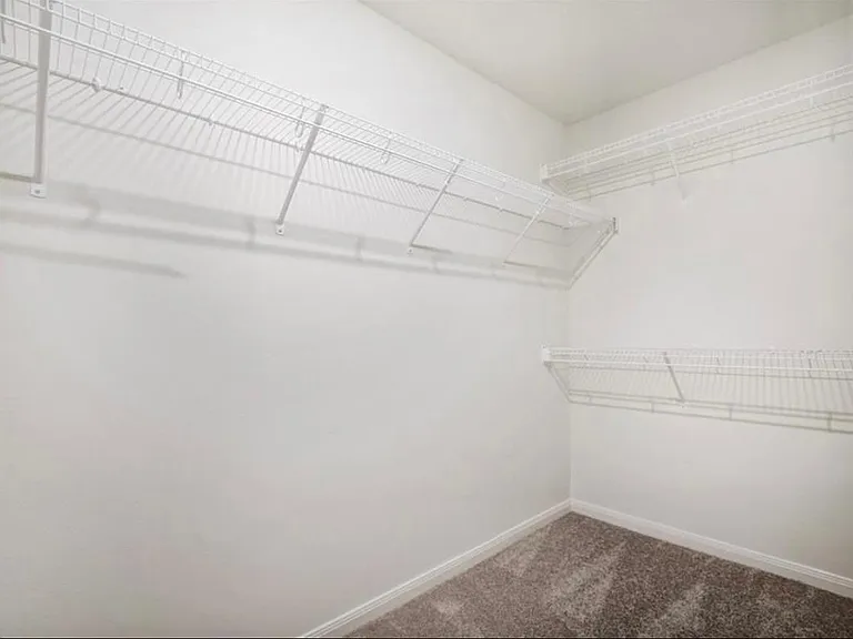 313 Riverdale Dr — Photo 6