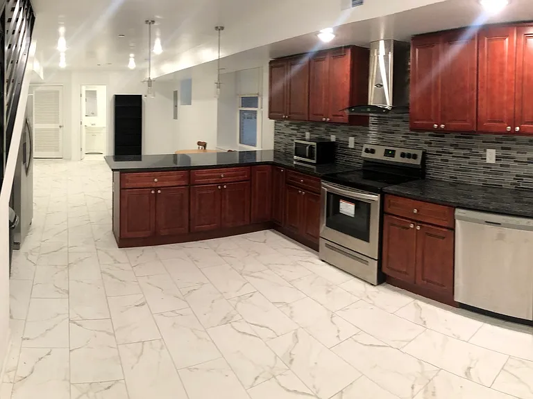 224 S 44th St #2 — Photo 4