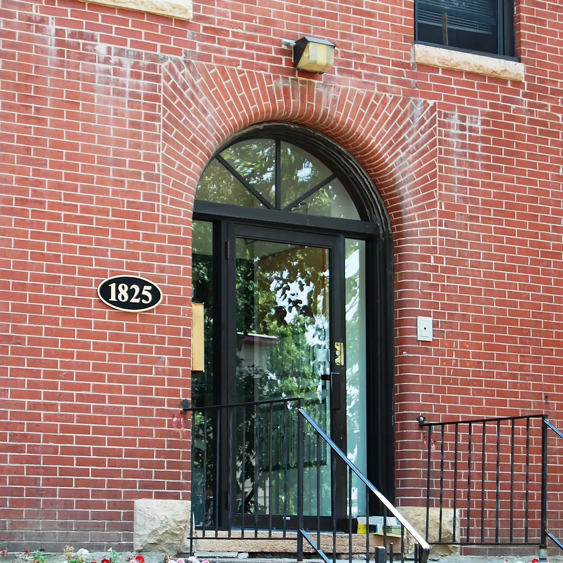 Elliot Apartments — Photo 2