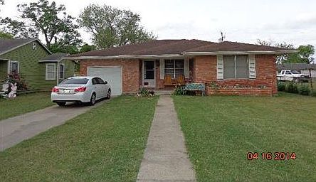 1st image of 914 W Kleberg Ave