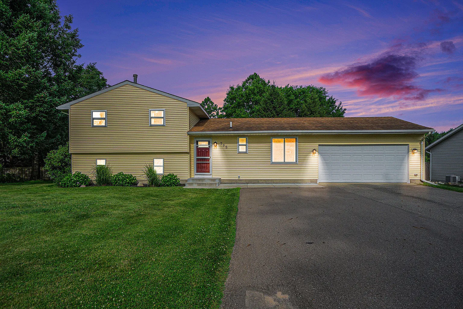 795 Autumn Dr photo 1