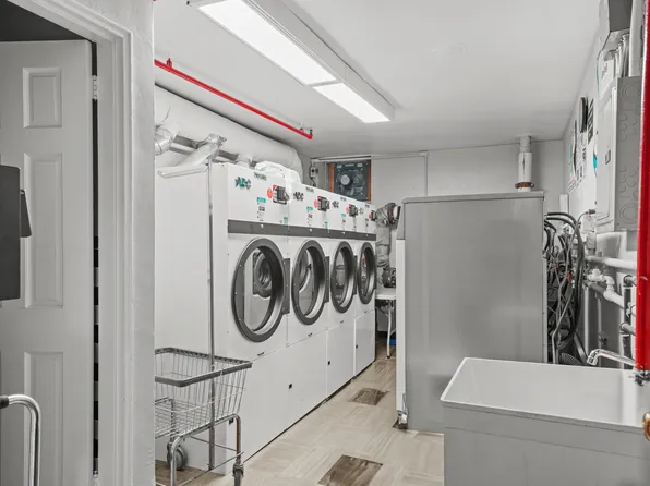 651 Vanderbilt Street image 13 of 13