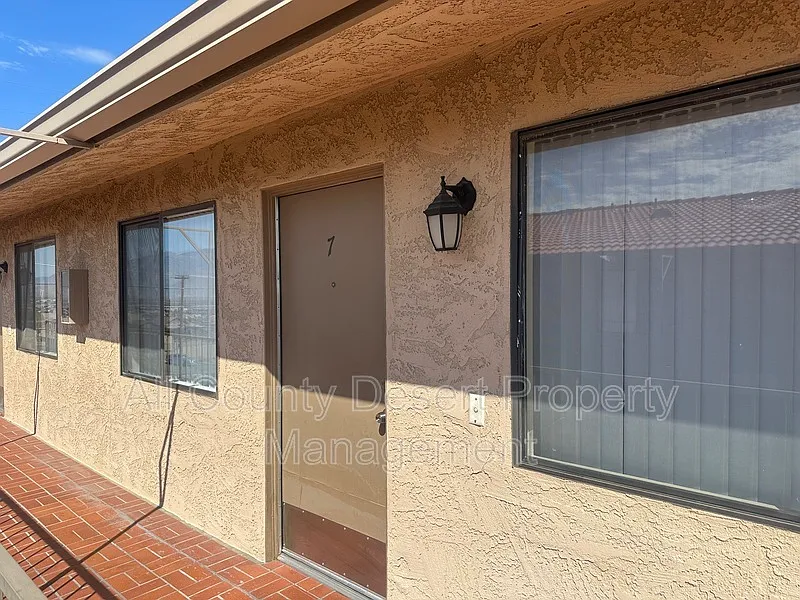2 bed, 1.0 bath, 648 sqft, $1,395 — Photo 1