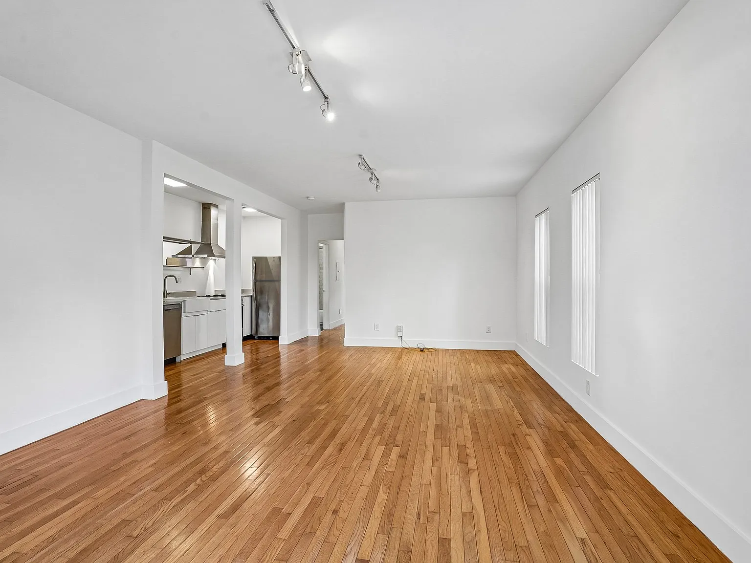 2 bed, 950 sqft, $2,850 — Photo 1