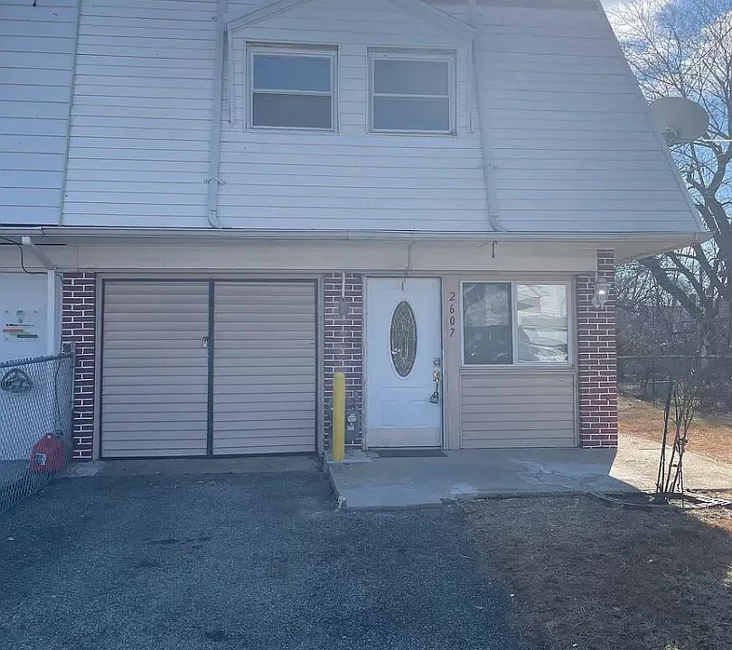 2nd image of 2607 Peoples St