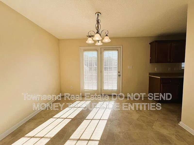 3 bed, 2.0 bath, 1650 sqft, $1,695 — Photo 3