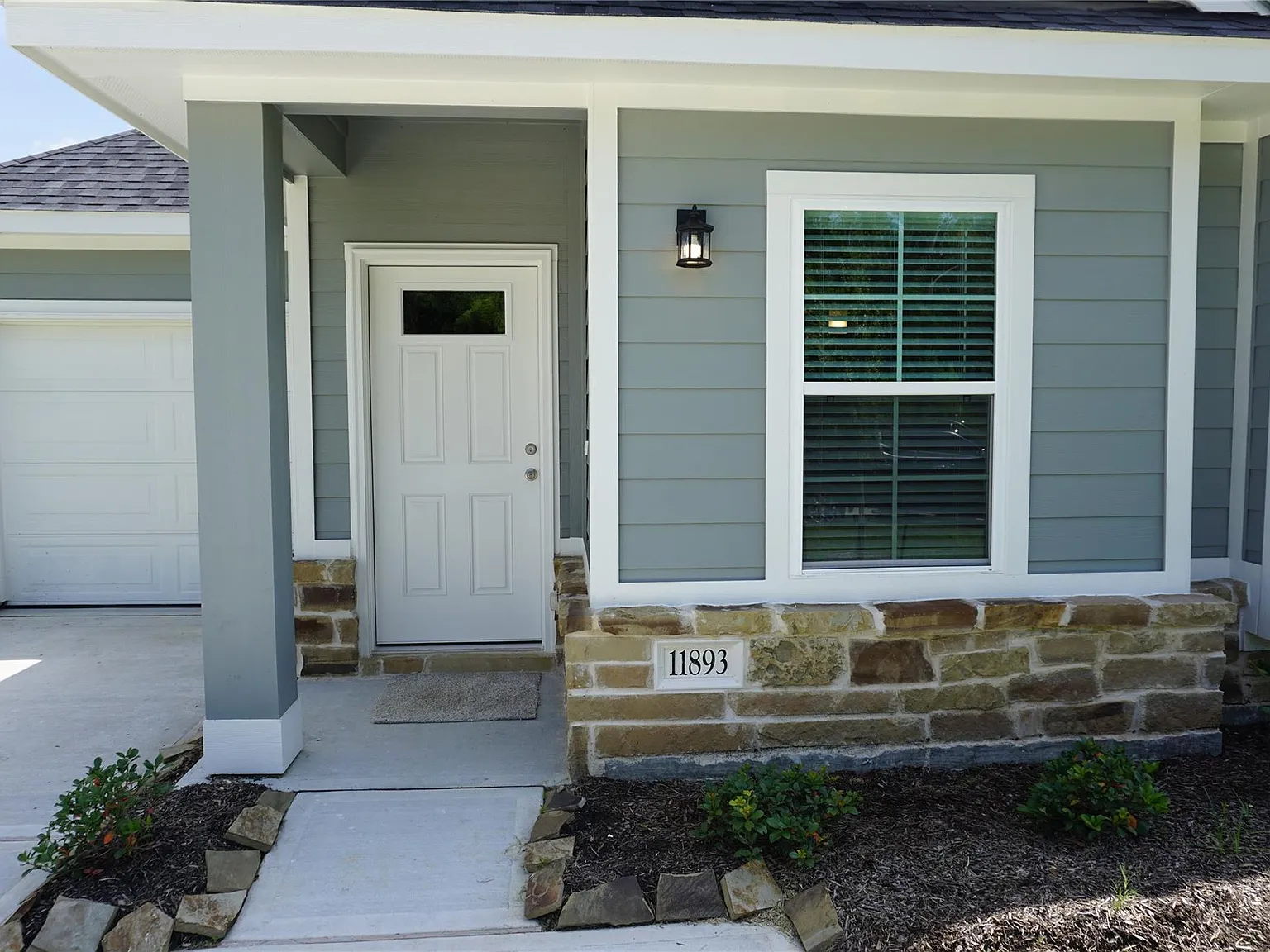 3 bed, 2.0 bath, 1200 sqft, $1,800 — Photo 2