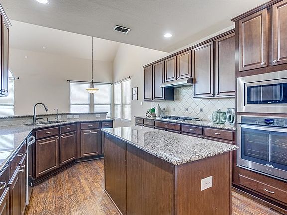 2nd image of 1732 Hickory Chase Cir