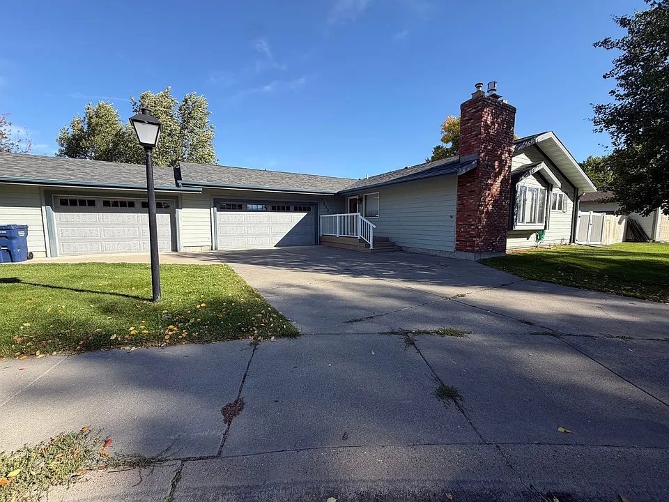 3413 Falcon Ct