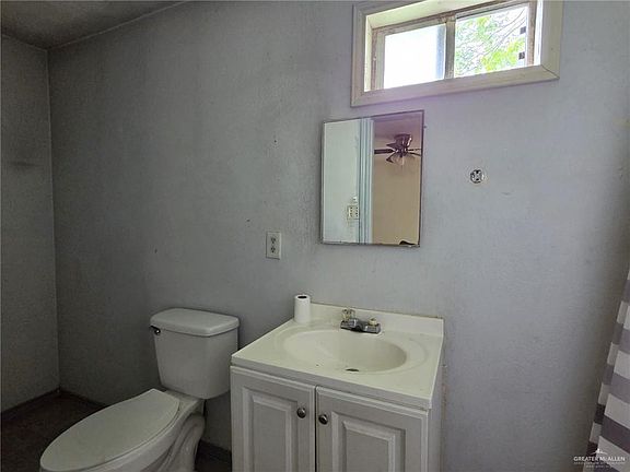 5th image of 810 Pittman St