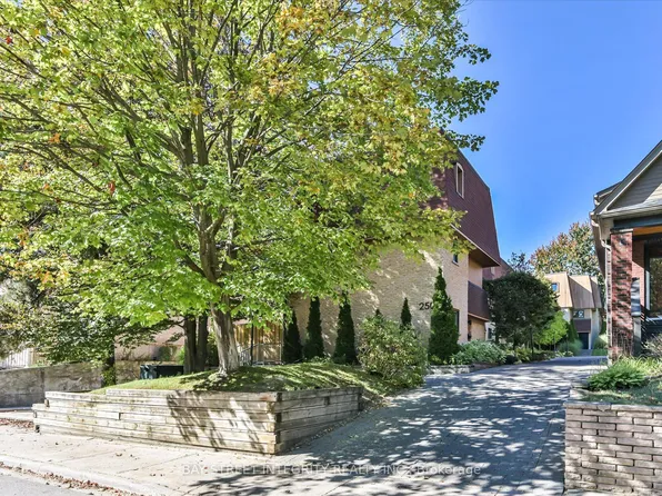 250 Erskine Ave #7, Toronto, ON M4P 1Z4