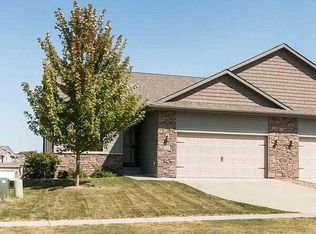 565 Locust Dr, North Liberty, IA 52317