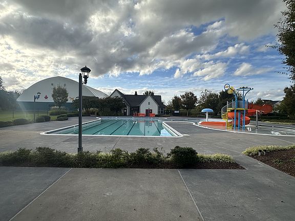 Community Swimming Pool & Water Park