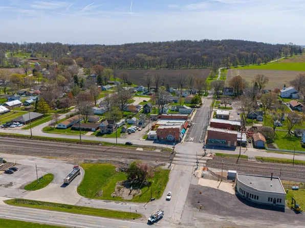 100-102 Governor Oglesby St, Elkhart, IL 62634