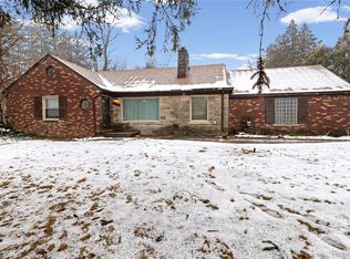 24125 Martha Washington Dr, Southfield, MI 48075