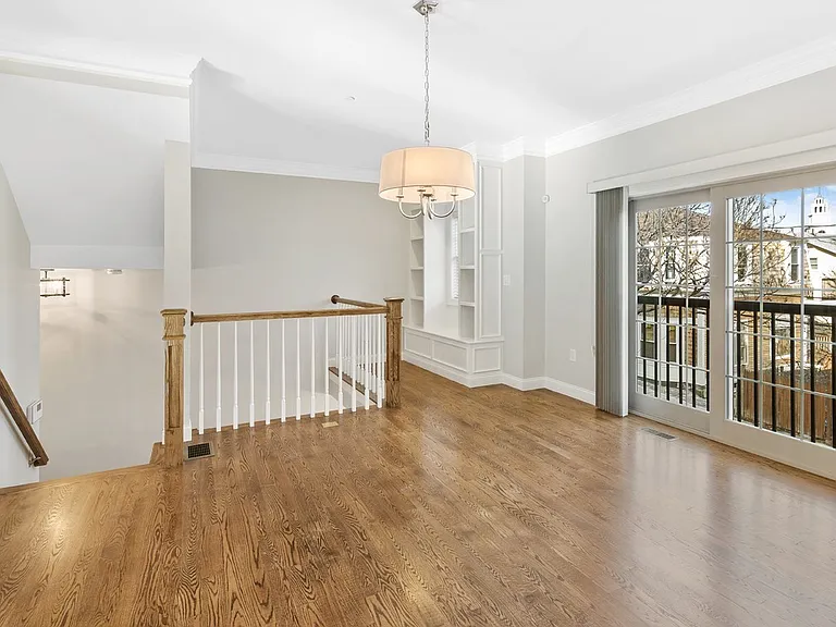 37 Lambert St #37 — Photo 5