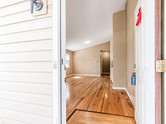 5th image of 2295 Fernwood Ave