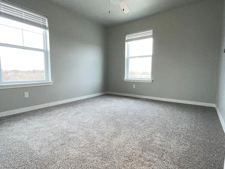 5115 N River Blvd NE — Photo 18