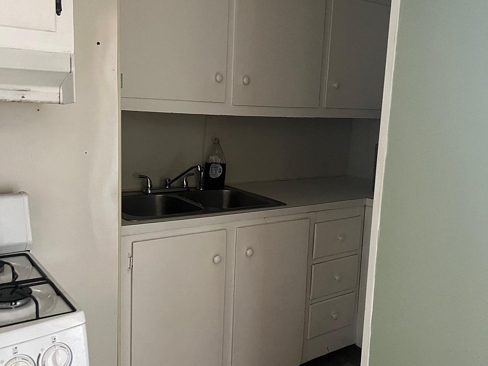 1st image of 100 Main St #4
