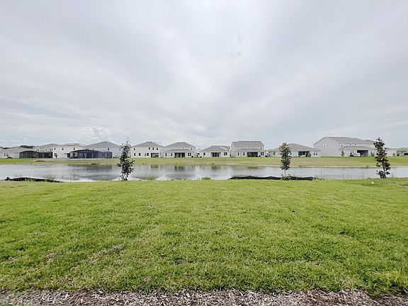 5th image of 5024 Center Ct