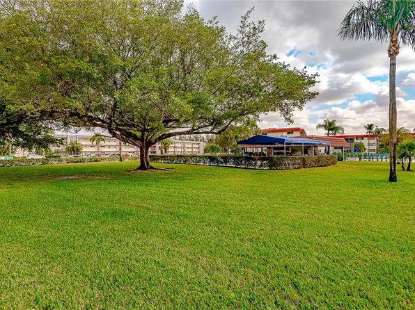 9720 S Hollybrook Lake Drive #109, Pembroke Pines, FL 33025