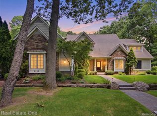 6140 Englewood Dr, Clarkston, MI 48346