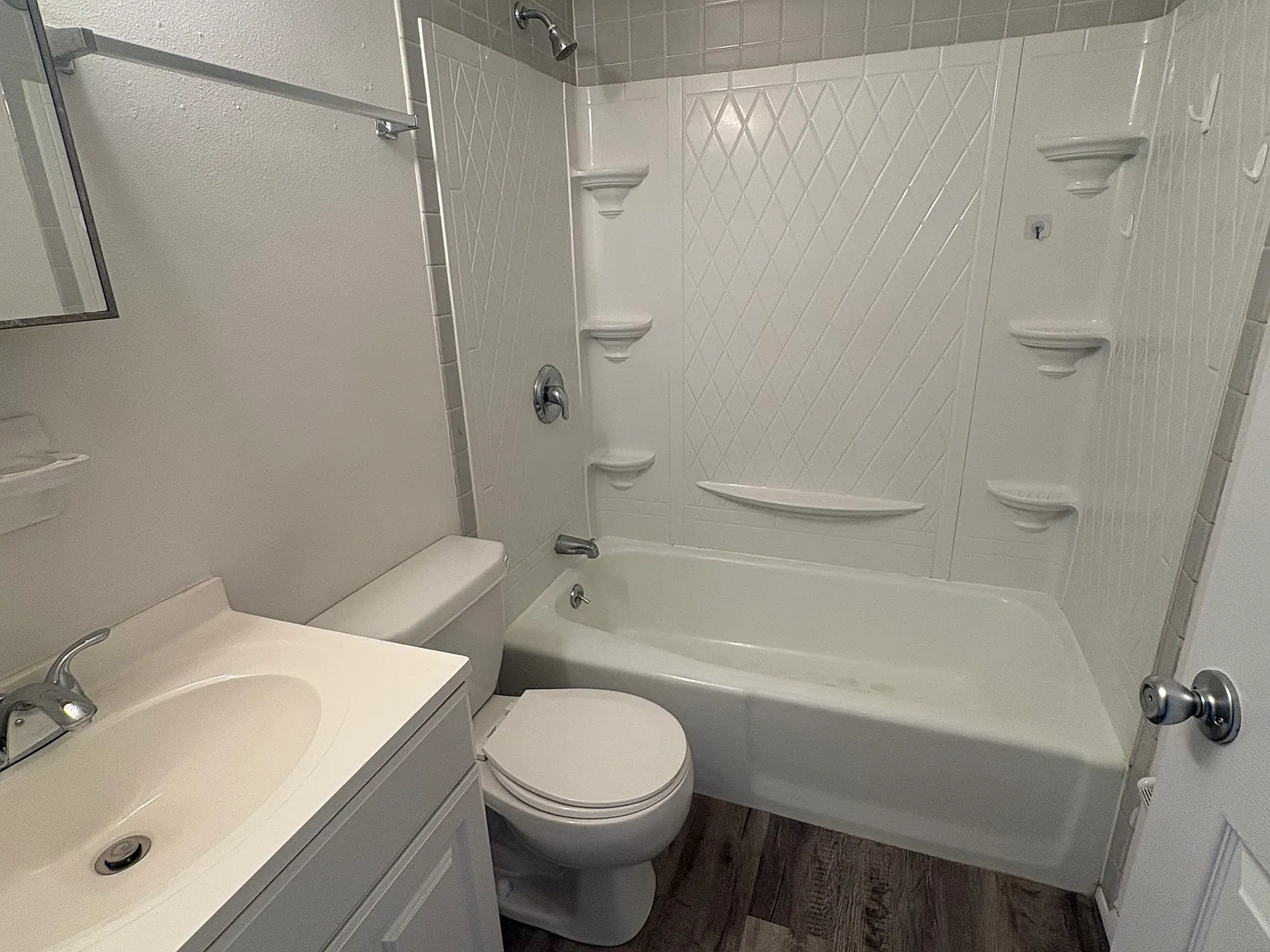 2 bed, 1.5 bath, 1200 sqft, $1,300 — Photo 3